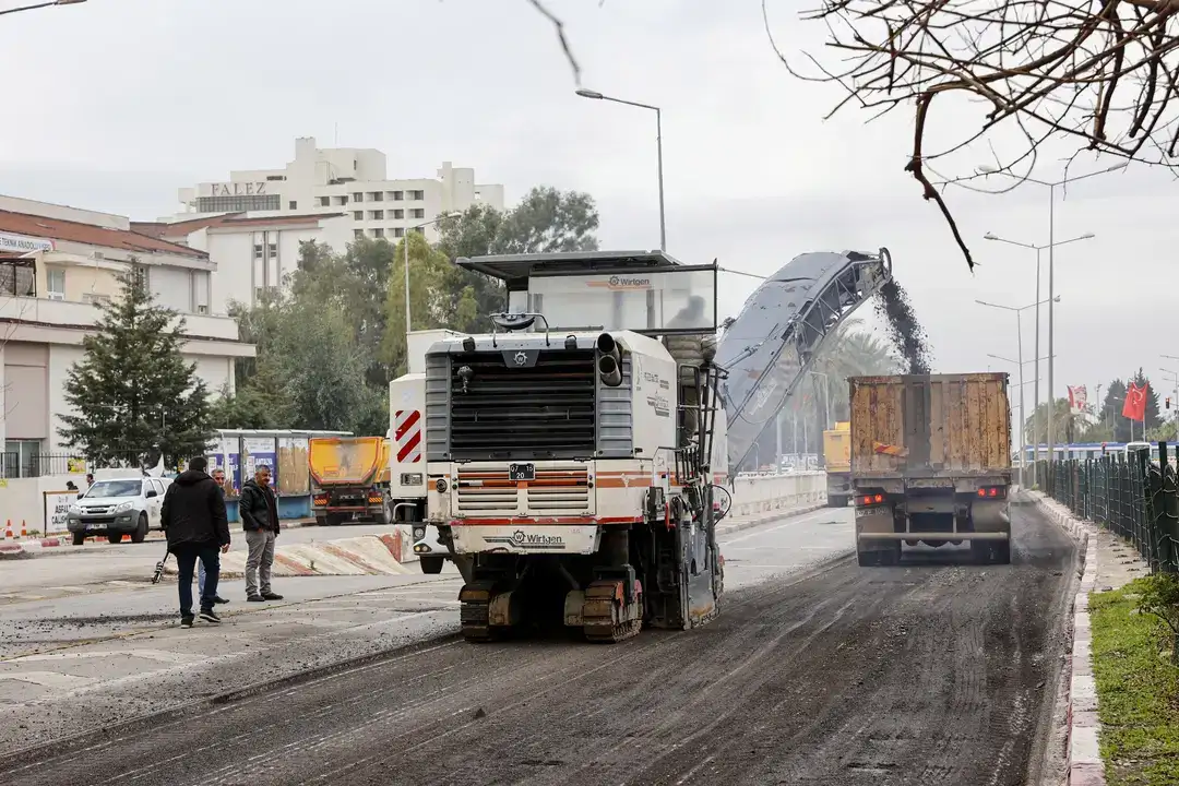 Antalya 100. Yıl Bulvarı'nda Yıllar Sonra Asfalt Yenilendi 6